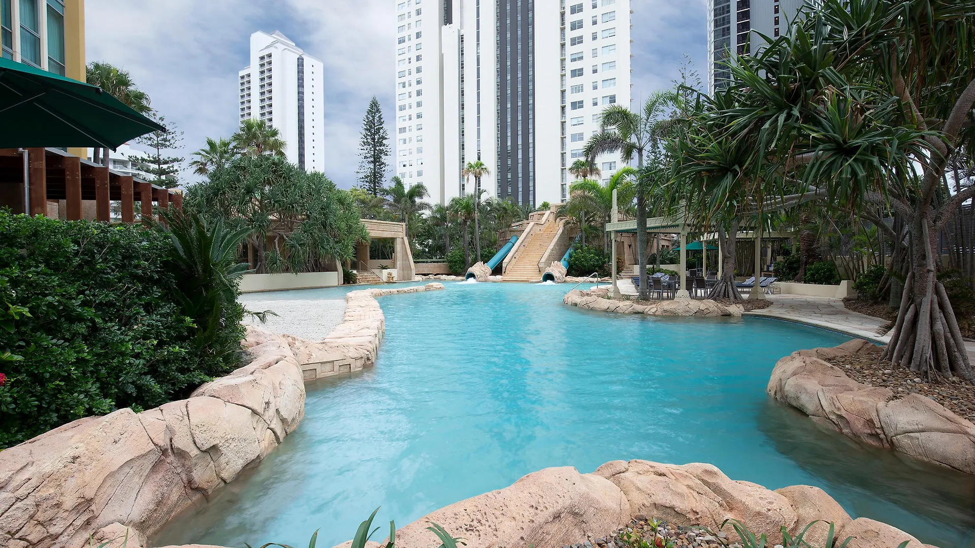 Mantra Sun City Gold Coast 4*,